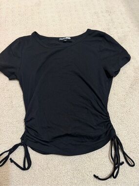 Fashion Nova Black Short Sleeve Ruched Side Tie Tee